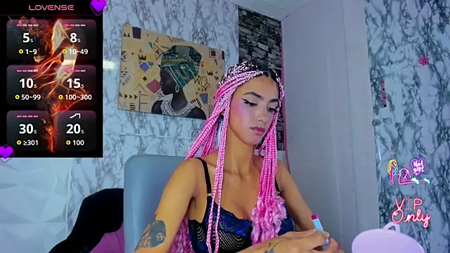 Queen Cuarxxo online show from April 2026 12:01:02 AM