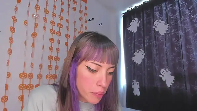 Snapshot of MiaGoth_ chatting on October 2025 02:42:02 PM MiaGoth online show from October 2025 02:42:02 PM