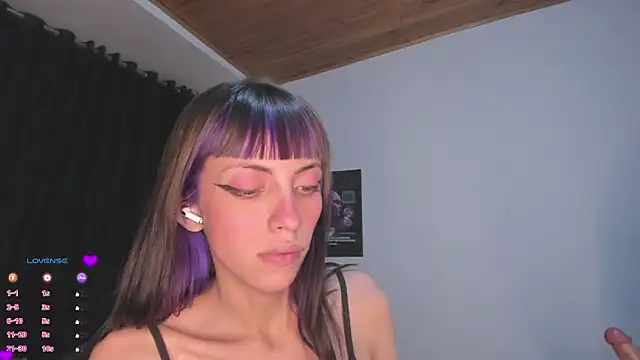 Snapshot of MiaGoth_ chatting on September 2025 02:33:01 AM MiaGoth online show from September 2025 02:33:01 AM