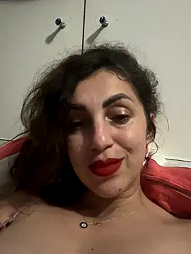 Snapshot of EmaSkyes chatting on November 2025 07:28:01 PM EmaSkyes online show from November 2025 07:28:01 PM