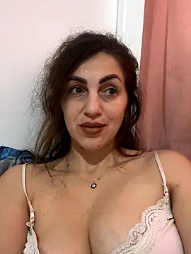 Snapshot of EmaSkyes chatting on November 2025 07:33:02 AM EmaSkyes online show from November 2025 07:33:02 AM