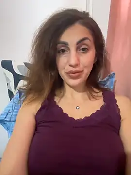 Snapshot of EmaSkyes chatting on November 2025 07:29:02 AM EmaSkyes online show from November 2025 07:29:02 AM