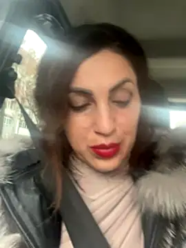 Snapshot of EmaSkyes chatting on November 2025 09:43:01 AM EmaSkyes online show from November 2025 09:43:01 AM