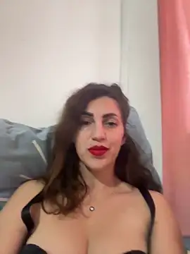 Snapshot of EmaSkyes chatting on November 2025 07:24:02 AM EmaSkyes online show from November 2025 07:24:02 AM