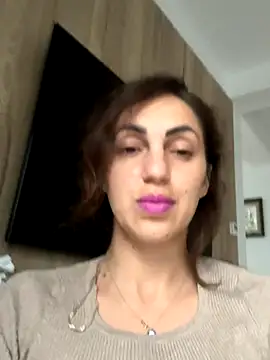 EmaSkyes online show from October 2025 06:33:02 AM