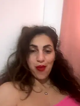 Snapshot of EmaSkyes chatting on November 2025 06:39:01 AM EmaSkyes online show from November 2025 06:39:01 AM