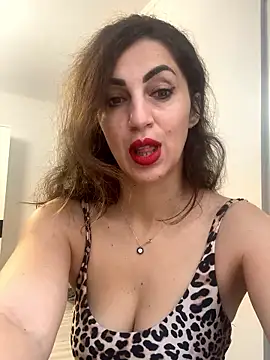 Snapshot of EmaSkyes chatting on November 2025 07:20:01 AM EmaSkyes online show from November 2025 07:20:01 AM