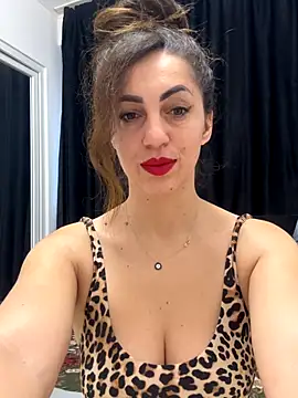 Snapshot of EmaSkyes chatting on November 2025 06:47:01 AM EmaSkyes online show from November 2025 06:47:01 AM