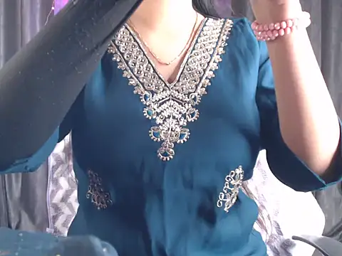 Snapshot of Sexy_Myra18 chatting on February 2025 12:57:02 PM Sexy Myra18 online show from February 2025 12:57:02 PM