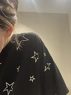 Snapshot of BelleSkye chatting on February 2025 03:29:01 AM BelleSkye online show from February 2025 03:29:01 AM