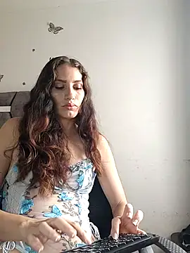 Snapshot of aurelialux chatting on November 2025 08:13:01 PM aurelialux online show from November 2025 08:13:01 PM