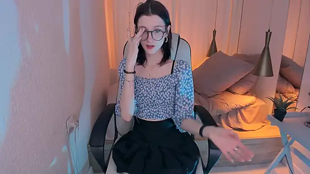 Lil Melanie  online show from December 2024 10:43:01 AM