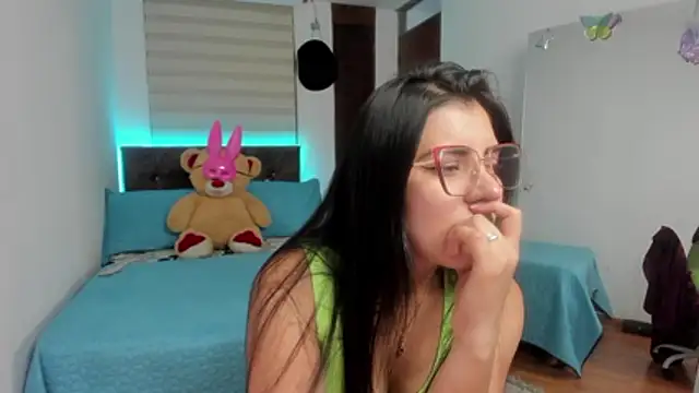 Snapshot of Luxxur69 chatting on December 2025 12:33:01 AM Luxxur69 online show from December 2025 12:33:01 AM