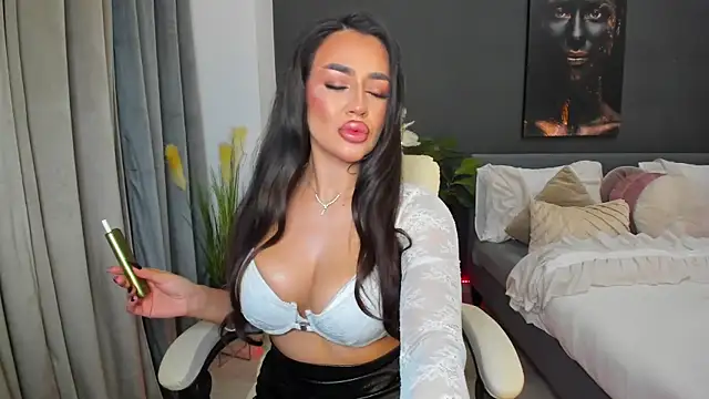 Sonia  Rey online show from November 2025 04:45:01 AM