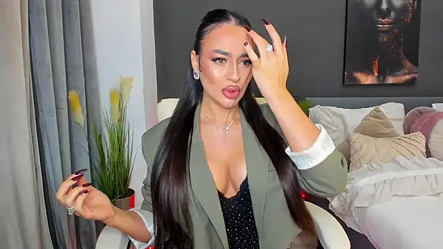 Sonia  Rey online show from November 2025 07:02:02 PM