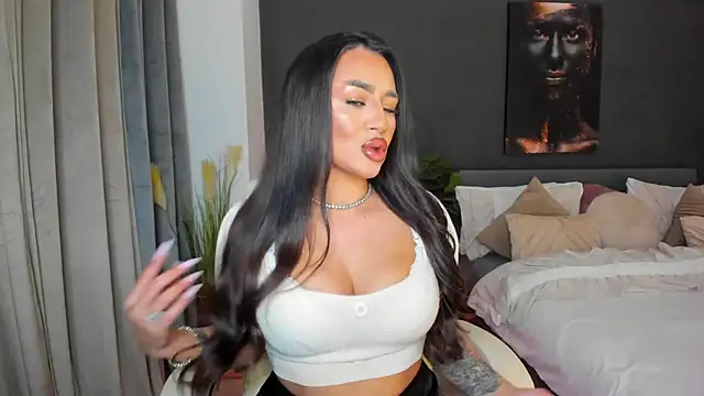 Sonia  Rey online show from December 2025 03:38:02 PM