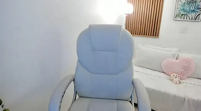 smallgiant27 online show from January 2025 06:09:01 AM