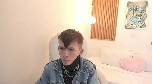 smallgiant27 online show from March 2025 07:48:01 AM