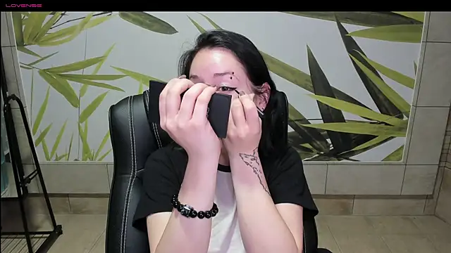 adell berry online show from September 2025 02:18:02 AM