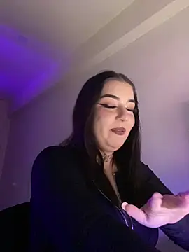 Snapshot of EmaSky chatting on November 2025 06:24:02 PM EmaSky online show from November 2025 06:24:02 PM