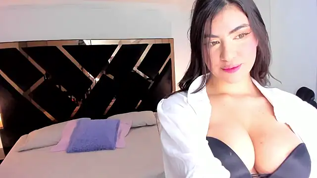 Amelie saenz online show from March 2025 07:50:02 PM