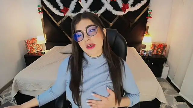 Amelie saenz online show from December 2025 09:19:02 PM