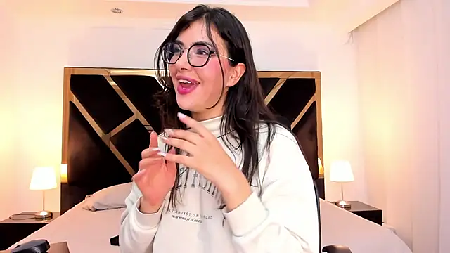 Amelie saenz online show from February 2025 10:55:02 PM
