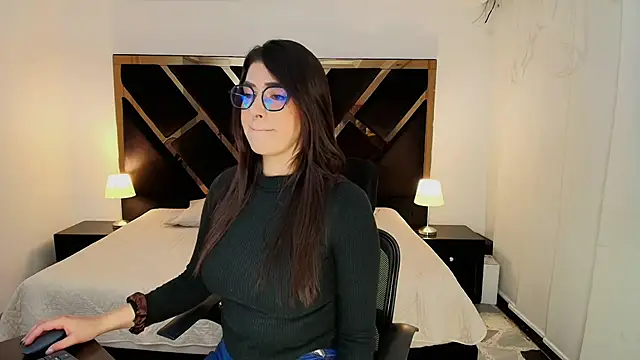 Amelie saenz online show from October 2025 07:37:02 PM