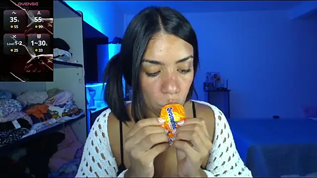 Snapshot of -Naomyy- chatting on February 2025 03:04:02 AM -Naomyy- online show from February 2025 03:04:02 AM