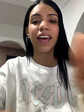 -Naomyy- online show from November 2025 01:39:02 AM