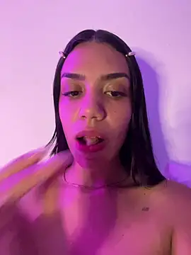 Snapshot of -Naomyy- chatting on January 2025 02:37:01 AM -Naomyy- online show from January 2025 02:37:01 AM