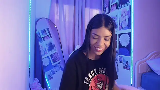 Snapshot of -Naomyy- chatting on January 2025 10:41:01 PM -Naomyy- online show from January 2025 10:41:01 PM