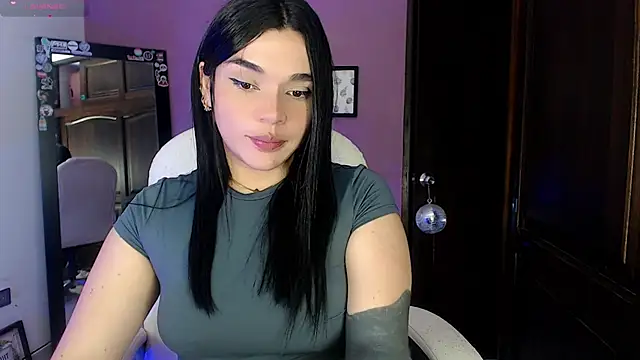 Snapshot of Veronica_111 chatting on February 2025 04:49:01 AM Veronica 111 online show from February 2025 04:49:01 AM