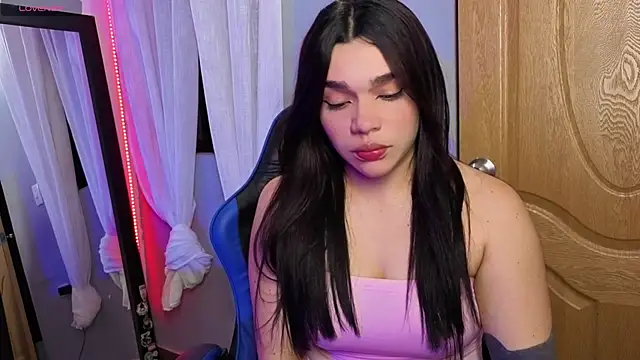 Snapshot of Veronica_111 chatting on June 2026 04:43:01 AM Veronica 111 online show from June 2026 04:43:01 AM