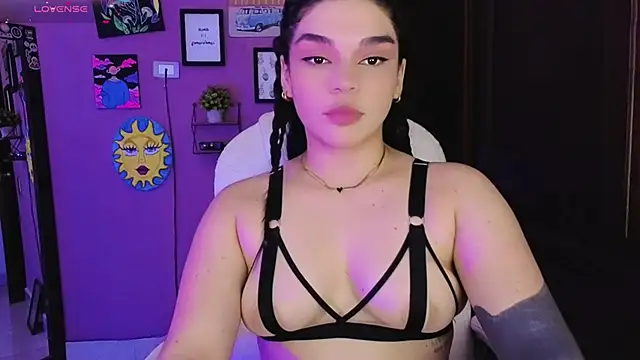 Snapshot of Veronica_111 chatting on September 2025 04:40:01 AM Veronica 111 online show from September 2025 04:40:01 AM