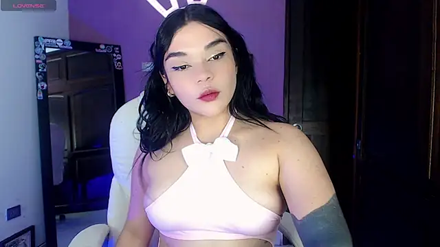 Snapshot of Veronica_111 chatting on February 2025 10:21:02 PM Veronica 111 online show from February 2025 10:21:02 PM