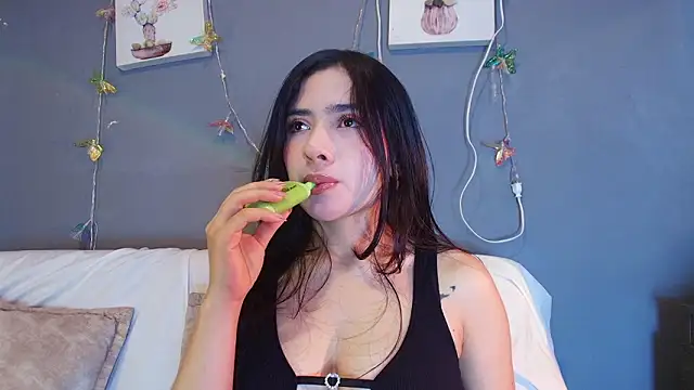 Snapshot of adara_johnson__ chatting on March 2026 01:05:01 PM adara johnson online show from March 2026 01:05:01 PM