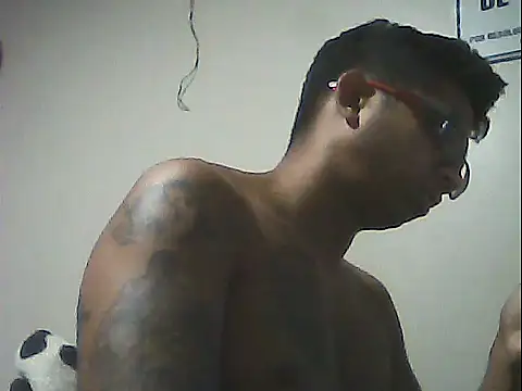 Snapshot of FitGeorge chatting on November 2025 07:17:02 PM FitGeorge online show from November 2025 07:17:02 PM