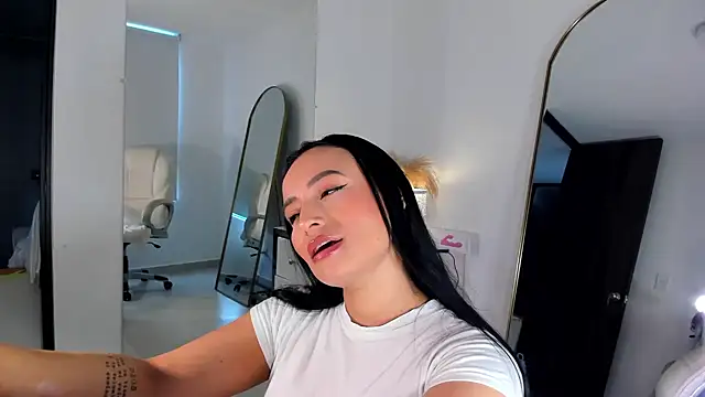 alexa tobar online show from May 2026 07:03:02 PM