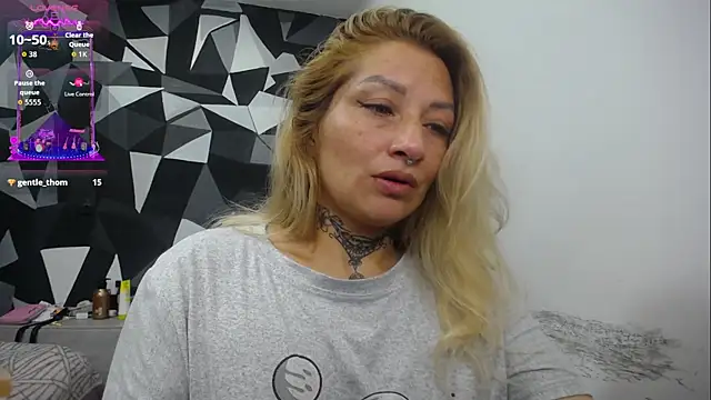 Snapshot of FENIX_LUXURY chatting on November 2025 11:42:02 PM FENIX LUXURY online show from November 2025 11:42:02 PM