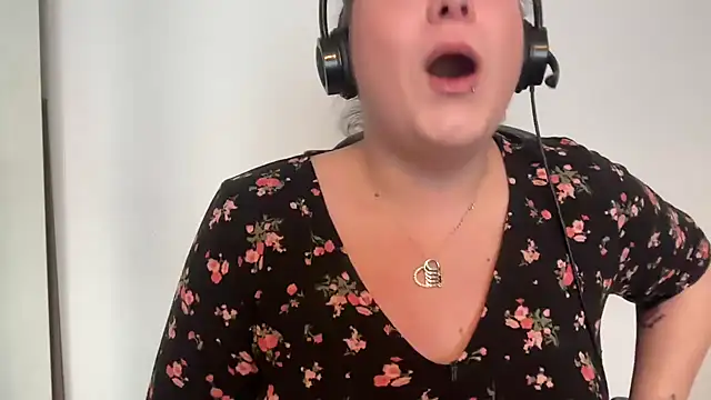 NaughtyWifeUK online show from March 2025 04:34:02 PM