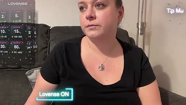 NaughtyWifeUK online show from December 2024 09:00:01 PM