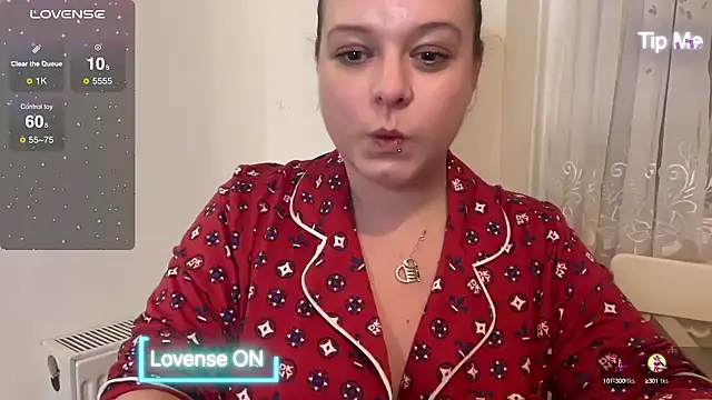 NaughtyWifeUK online show from December 2024 11:17:02 PM