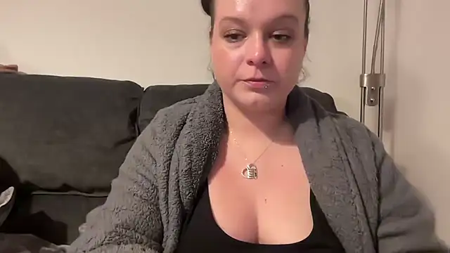 NaughtyWifeUK online show from March 2025 11:15:01 PM