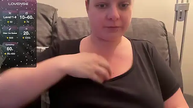 NaughtyWifeUK online show from April 2026 06:47:02 PM