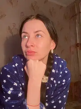 Starry Siren online show from December 2025 05:04:02 PM