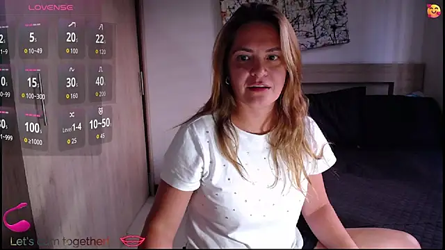 Snapshot of ParisW chatting on October 2025 09:03:01 PM ParisW online show from October 2025 09:03:01 PM