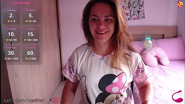 ParisW online show from September 2025 12:40:01 PM