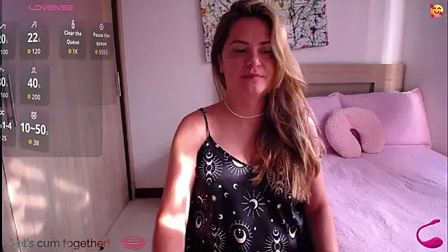 ParisW online show from September 2025 12:38:01 PM