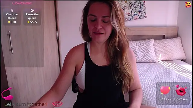 Snapshot of ParisW chatting on December 2025 04:55:01 PM ParisW online show from December 2025 04:55:01 PM